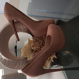 NWT‼️ AMAZING SUEDE CHINESE LAUNDRY NUDE STILLETO'S‼️